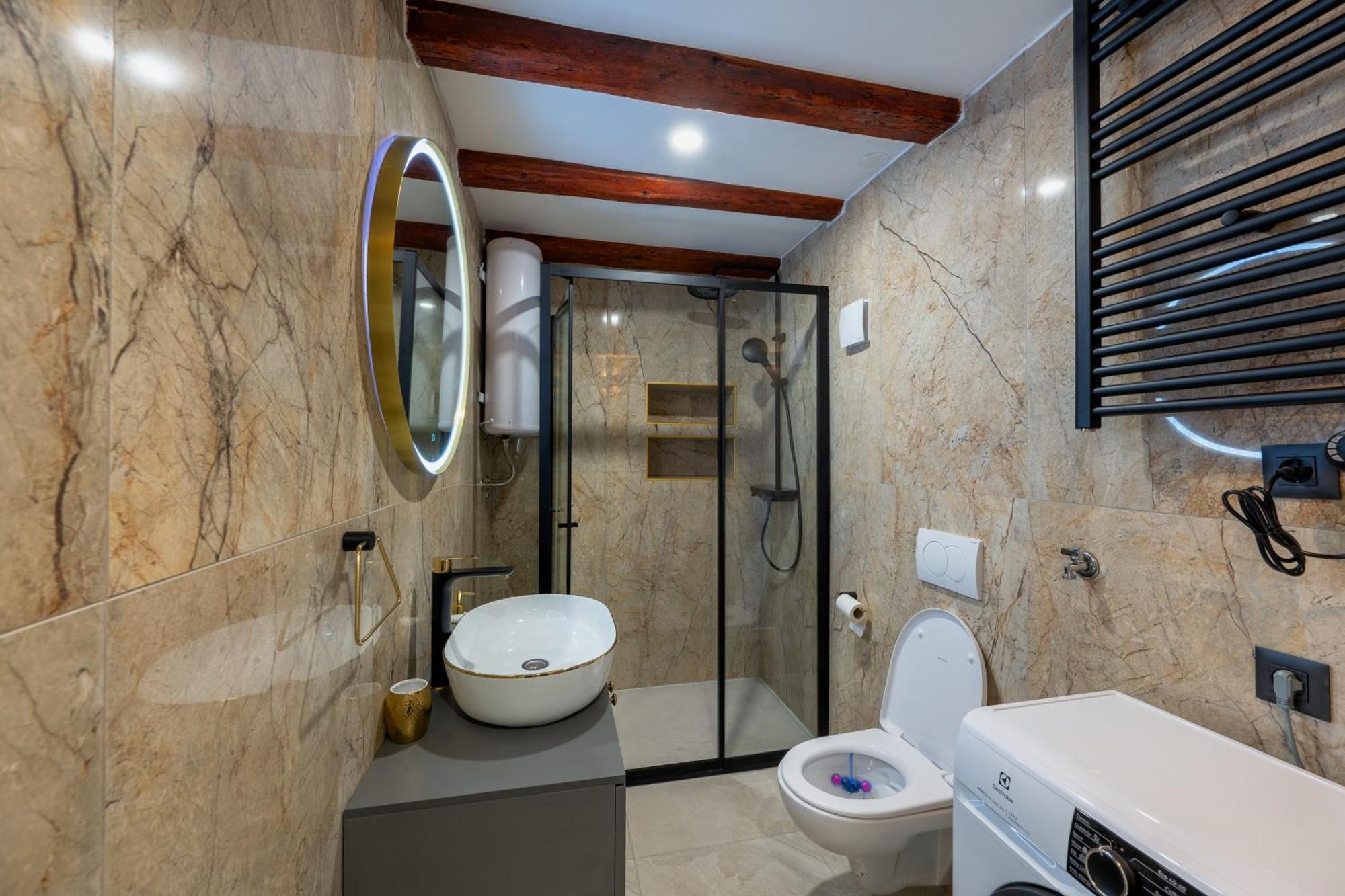 Bernard Deluxe Renovated Peaceful Old Town Gem Split Exterior foto