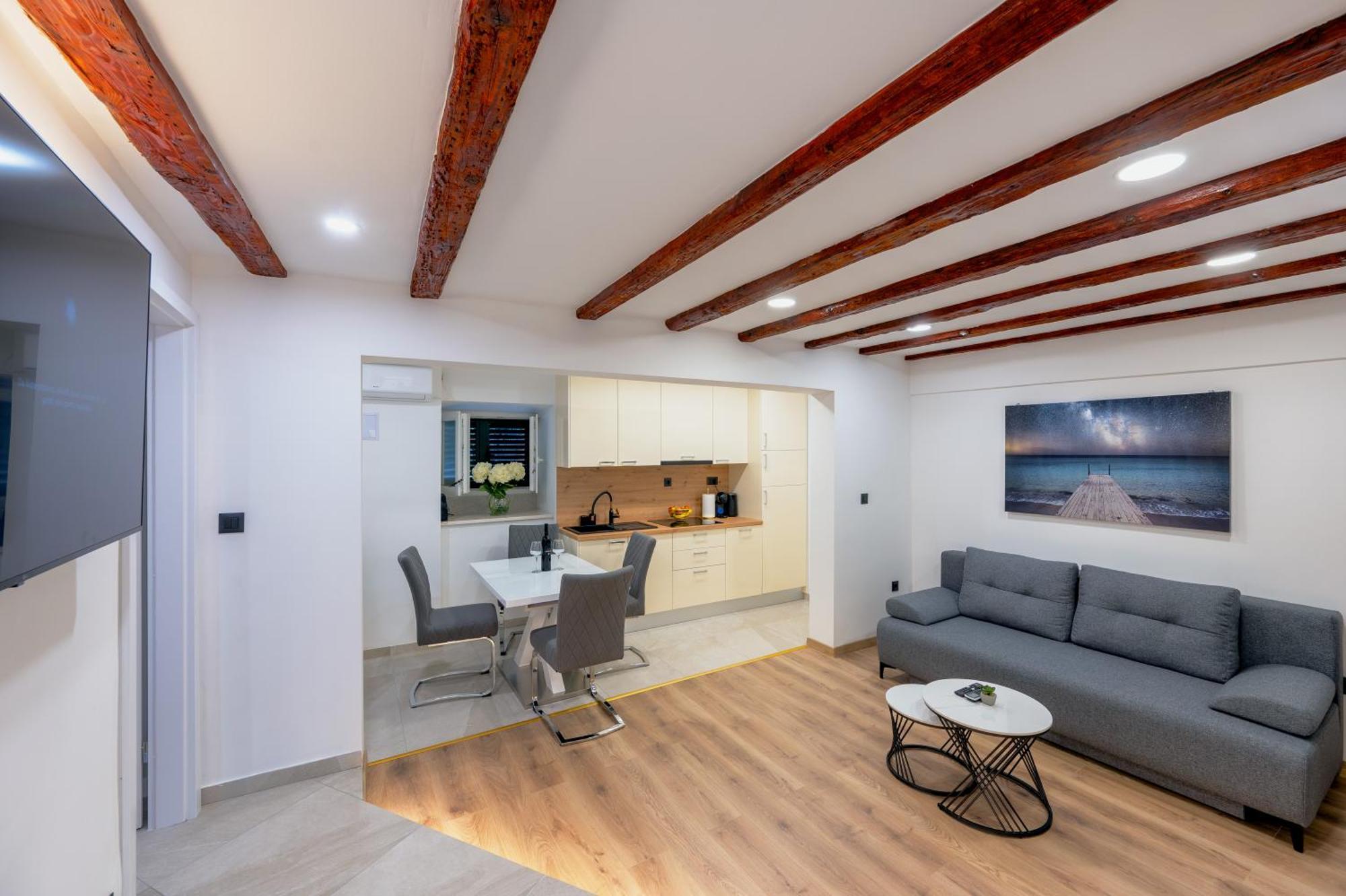 Bernard Deluxe Renovated Peaceful Old Town Gem Split Exterior foto