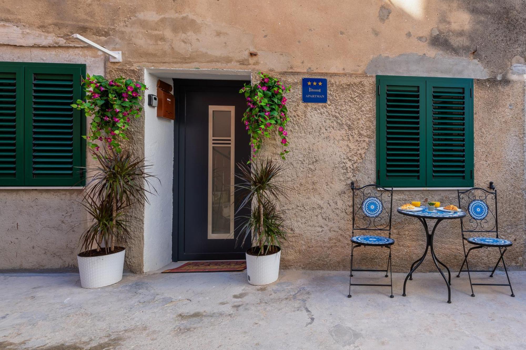 Bernard Deluxe Renovated Peaceful Old Town Gem Split Exterior foto