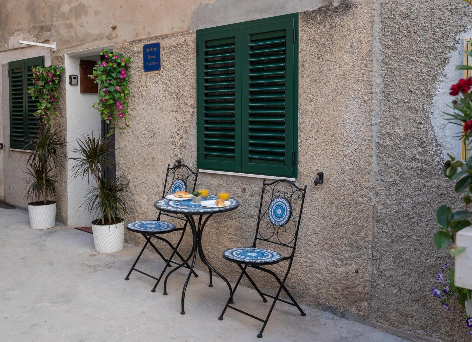 Bernard Deluxe Renovated Peaceful Old Town Gem Split Exterior foto