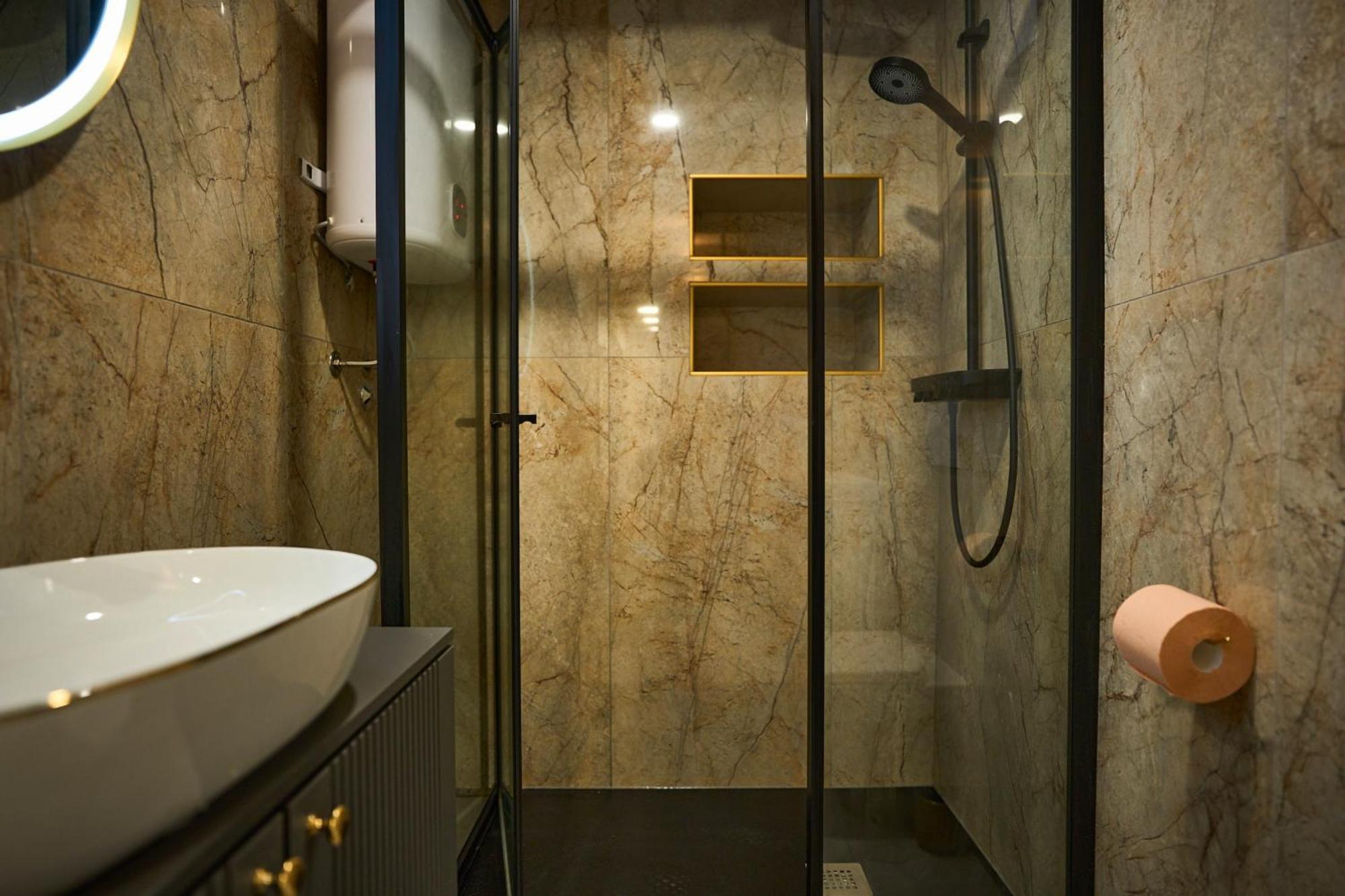 Bernard Deluxe Renovated Peaceful Old Town Gem Split Exterior foto